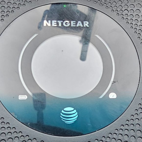 Netgear Portable Wi-Fi router M11 - Picture 1 of 6